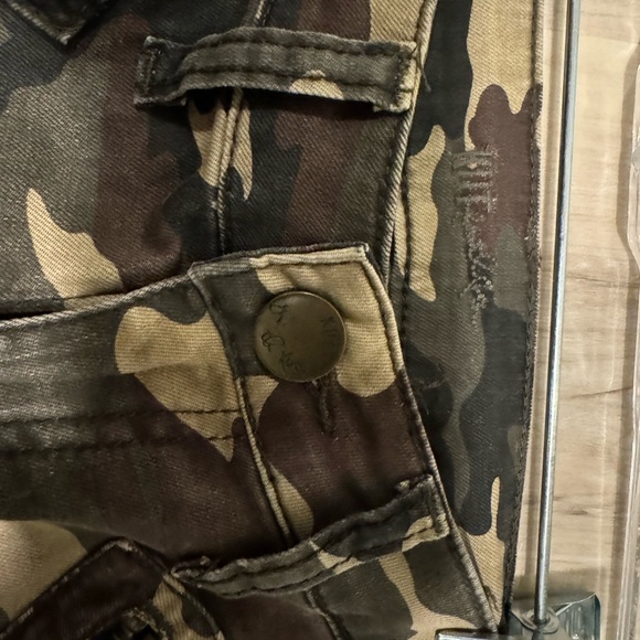 Kut from the Kloth MIA toothpick Skinny Camo Jeans size 0 - Picture 8 of 9